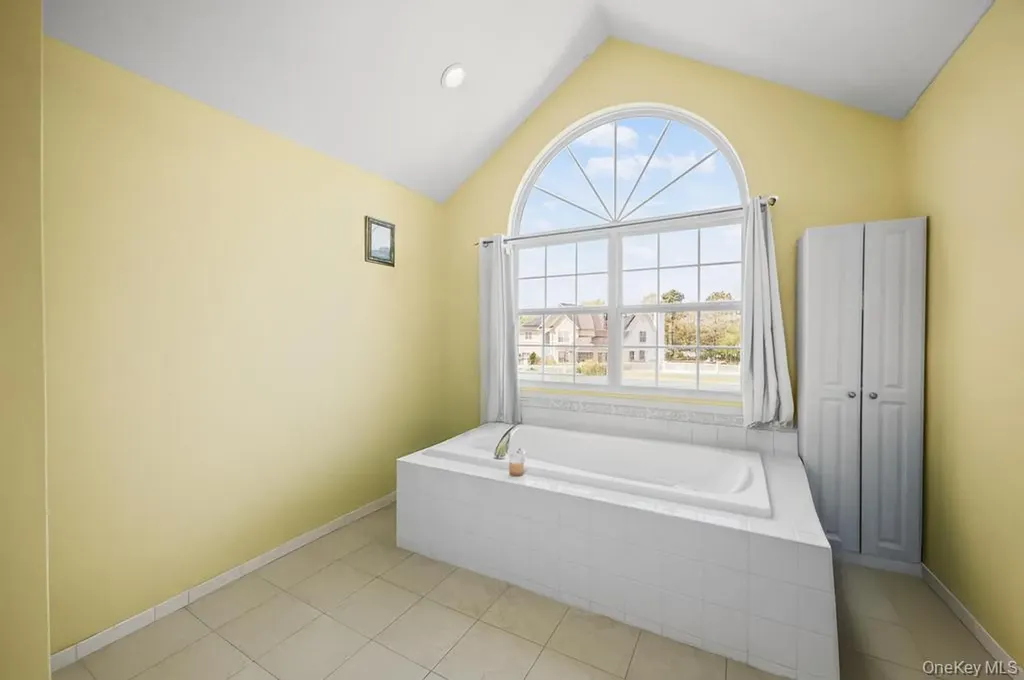 4 Taylor Lane Medford NY 11763