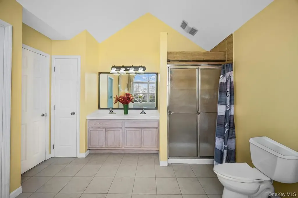 4 Taylor Lane Medford NY 11763