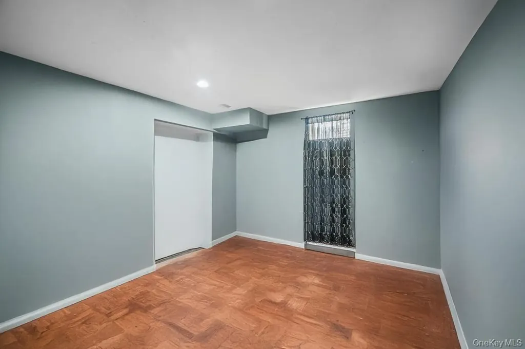 4 Taylor Lane Medford NY 11763
