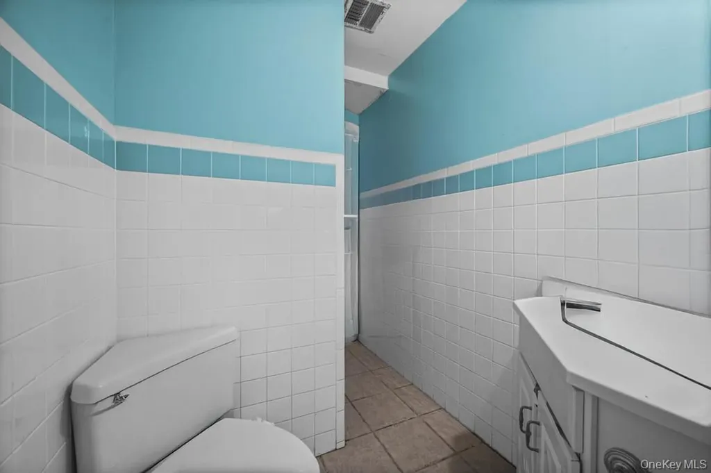 4 Taylor Lane Medford NY 11763