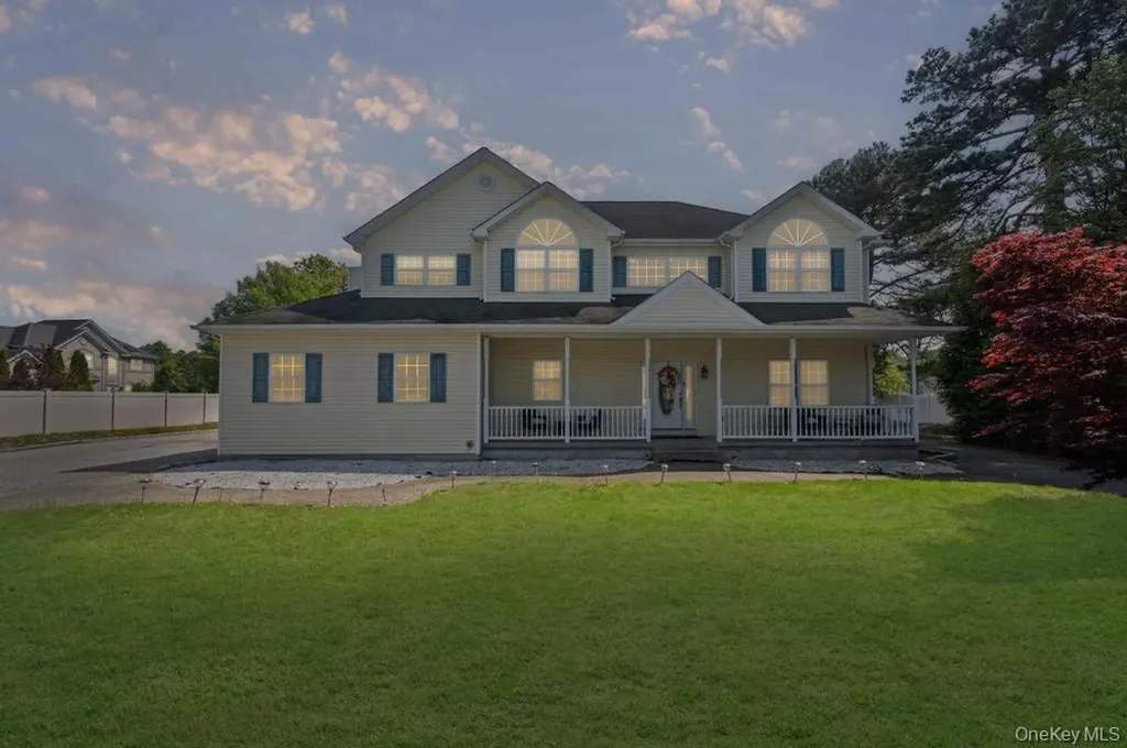 4 Taylor Lane Medford NY 11763