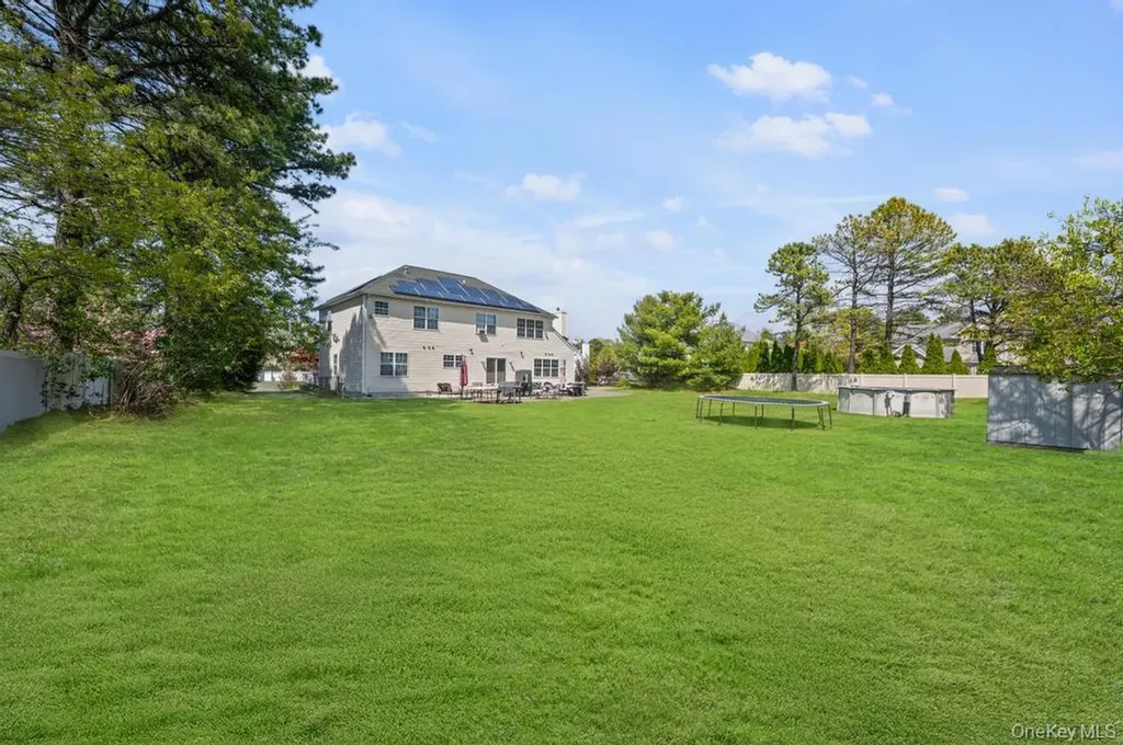 4 Taylor Lane Medford NY 11763