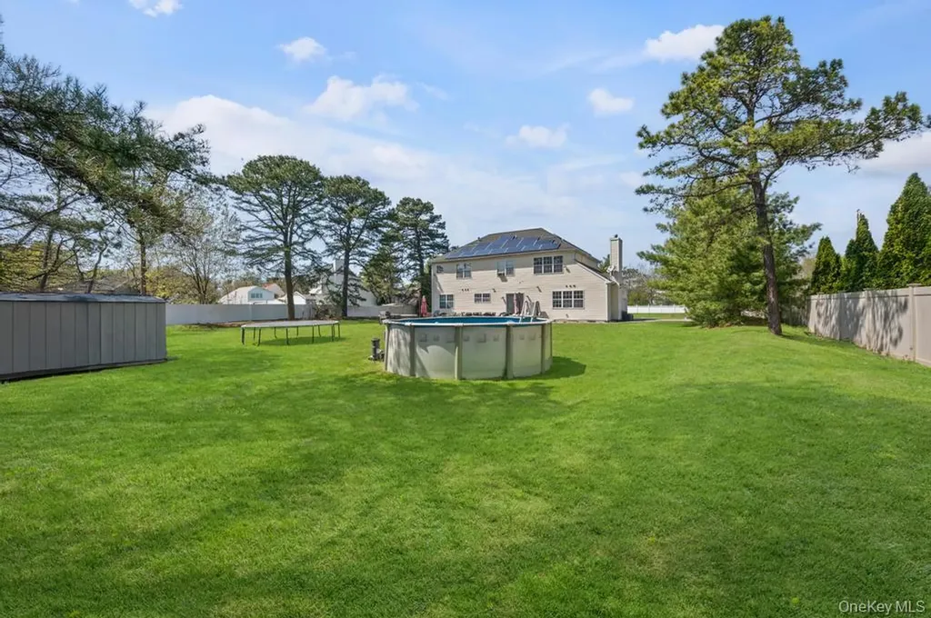 4 Taylor Lane Medford NY 11763