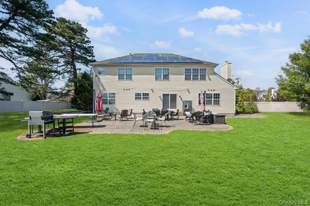 4 Taylor Lane Medford NY 11763