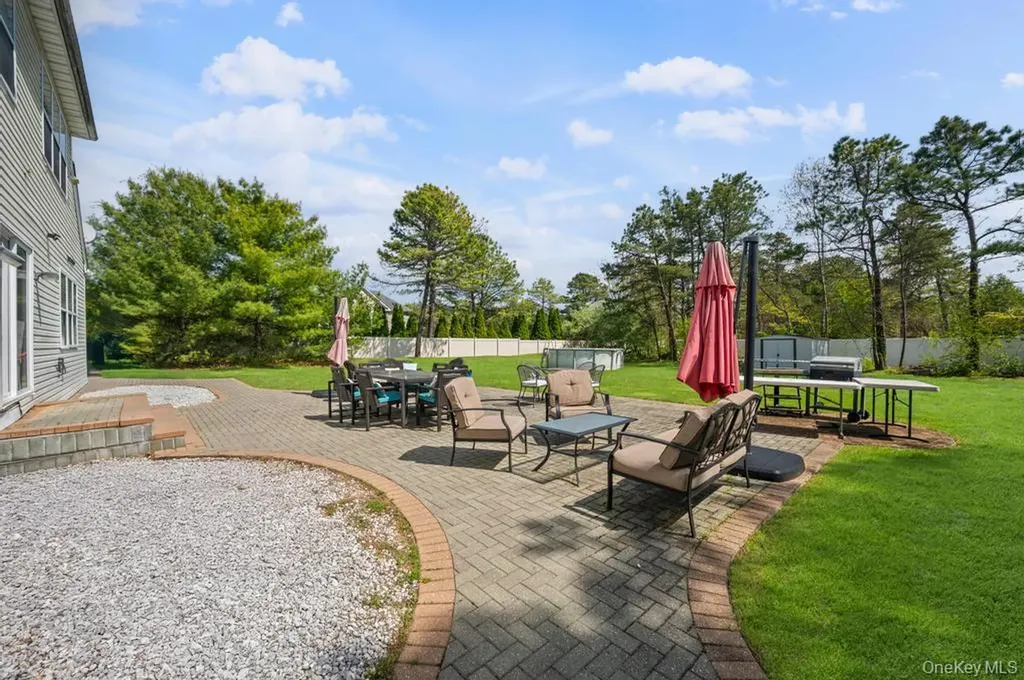 4 Taylor Lane Medford NY 11763