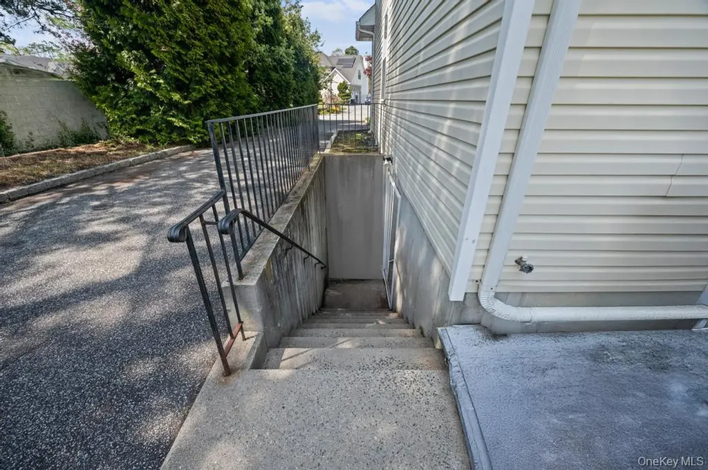 4 Taylor Lane Medford NY 11763