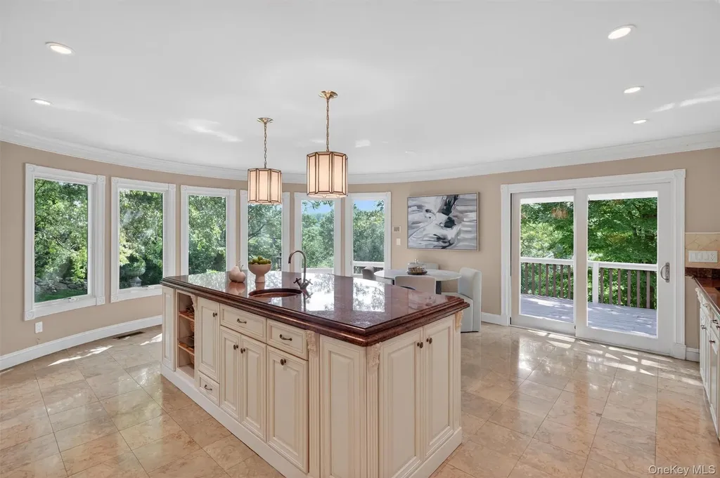 65 Round Hill Road Armonk NY 10504