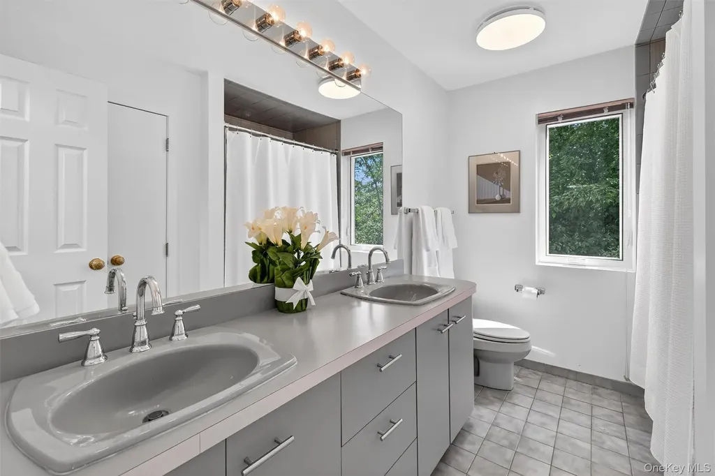 65 Round Hill Road Armonk NY 10504