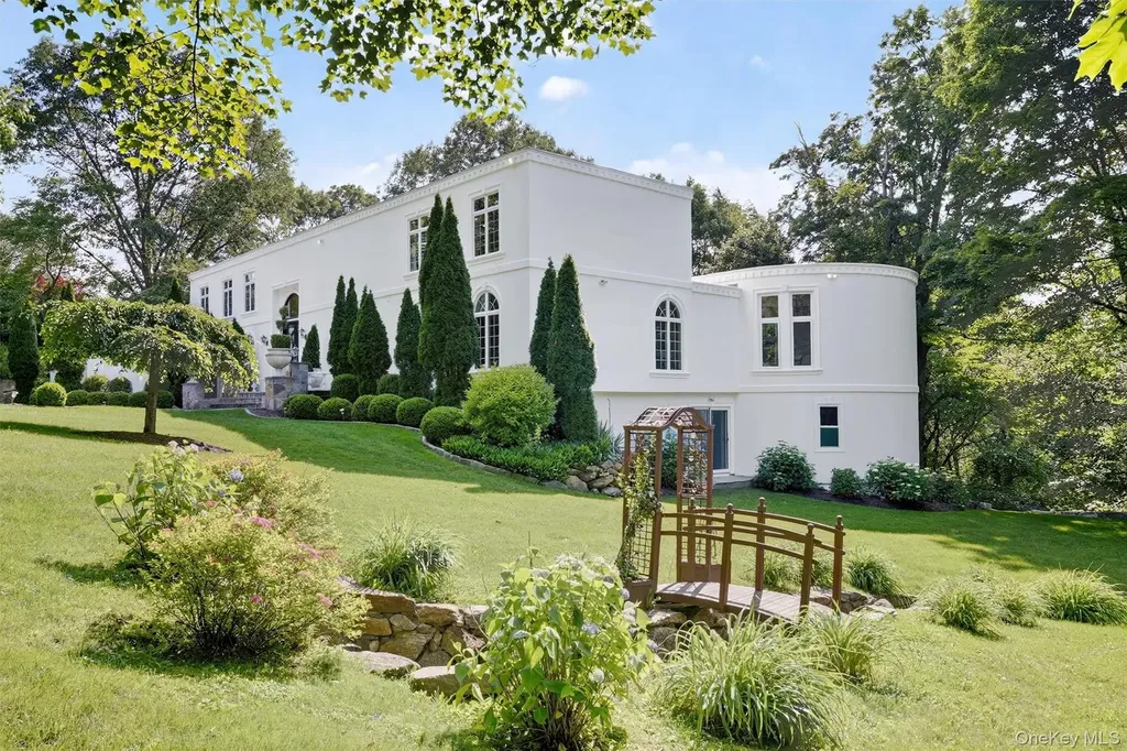 65 Round Hill Road Armonk NY 10504