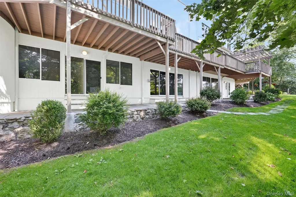 65 Round Hill Road Armonk NY 10504