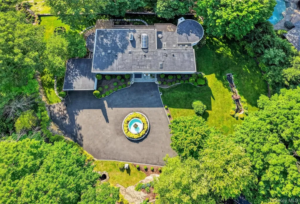 65 Round Hill Road Armonk NY 10504