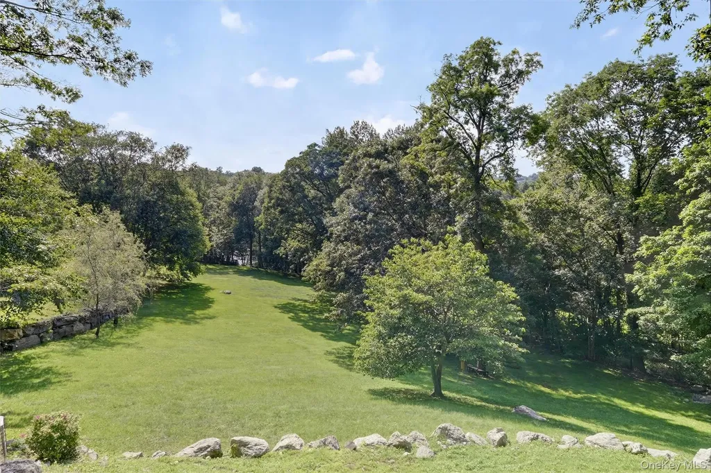65 Round Hill Road Armonk NY 10504