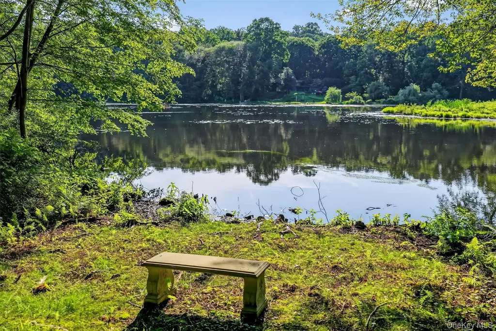 65 Round Hill Road Armonk NY 10504