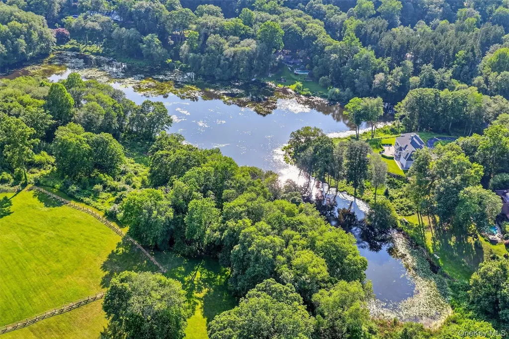 65 Round Hill Road Armonk NY 10504