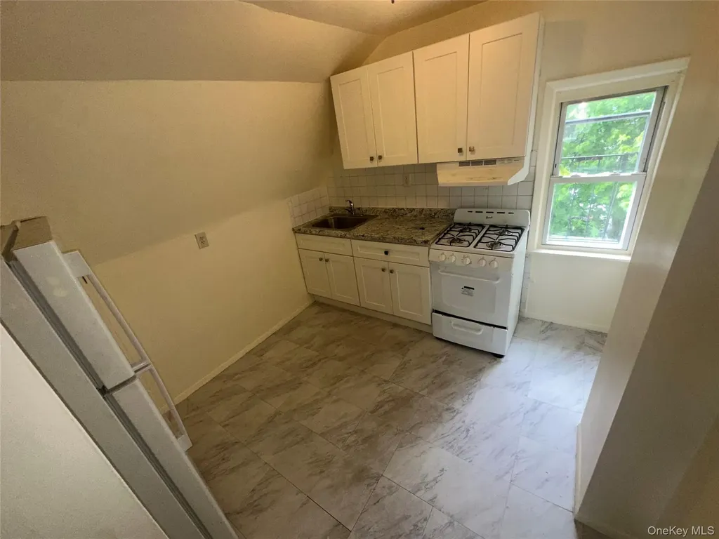 149 Washburn Avenue Freeport NY 11520
