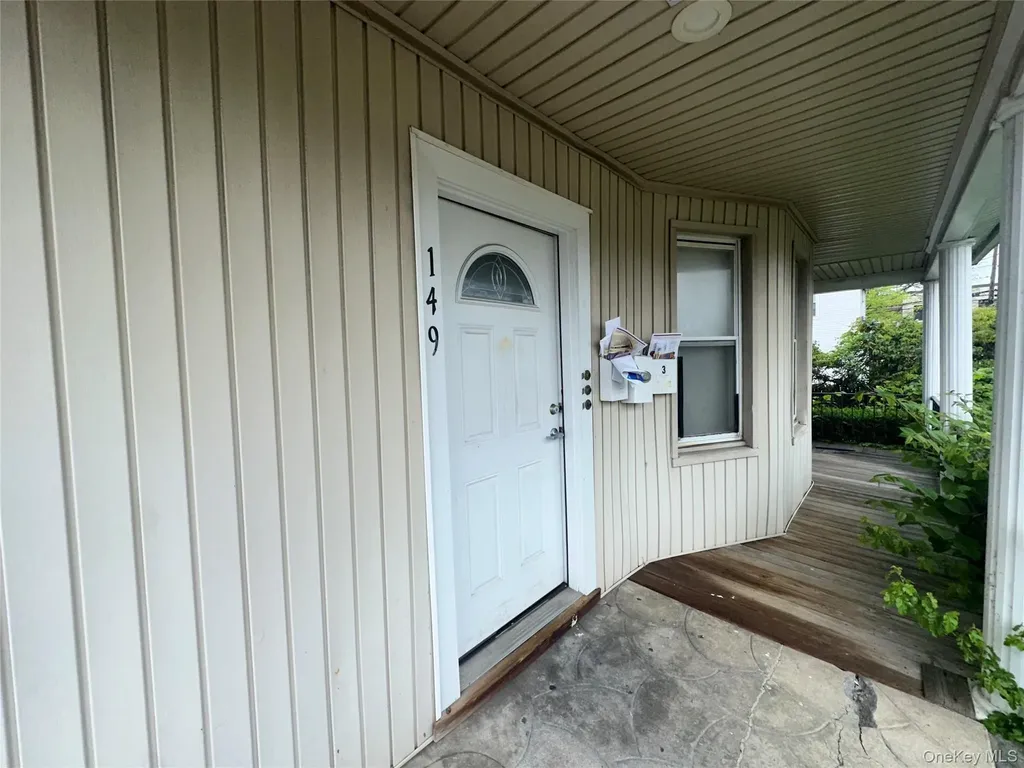 149 Washburn Avenue Freeport NY 11520