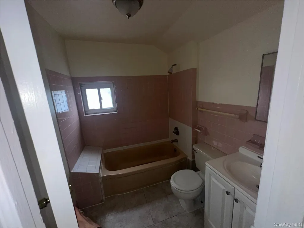 149 Washburn Avenue Freeport NY 11520