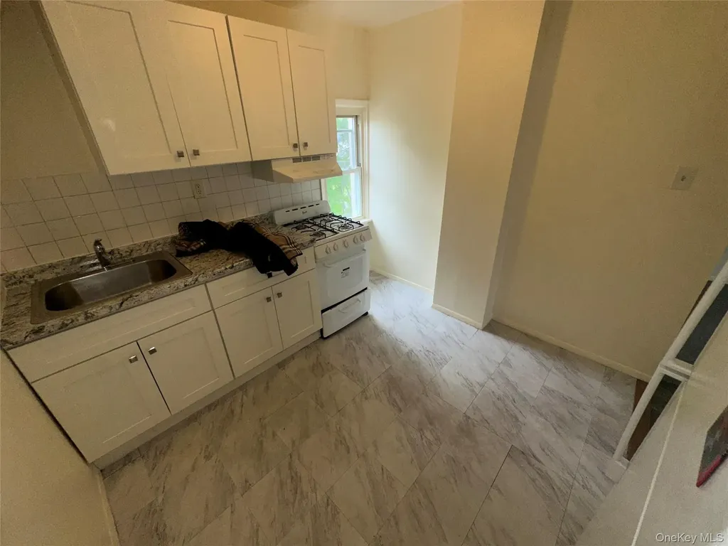 149 Washburn Avenue Freeport NY 11520