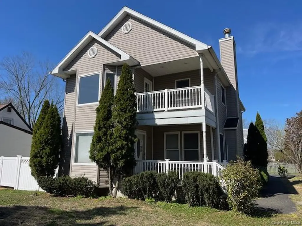38 Hallock Avenue Smithtown NY 11787