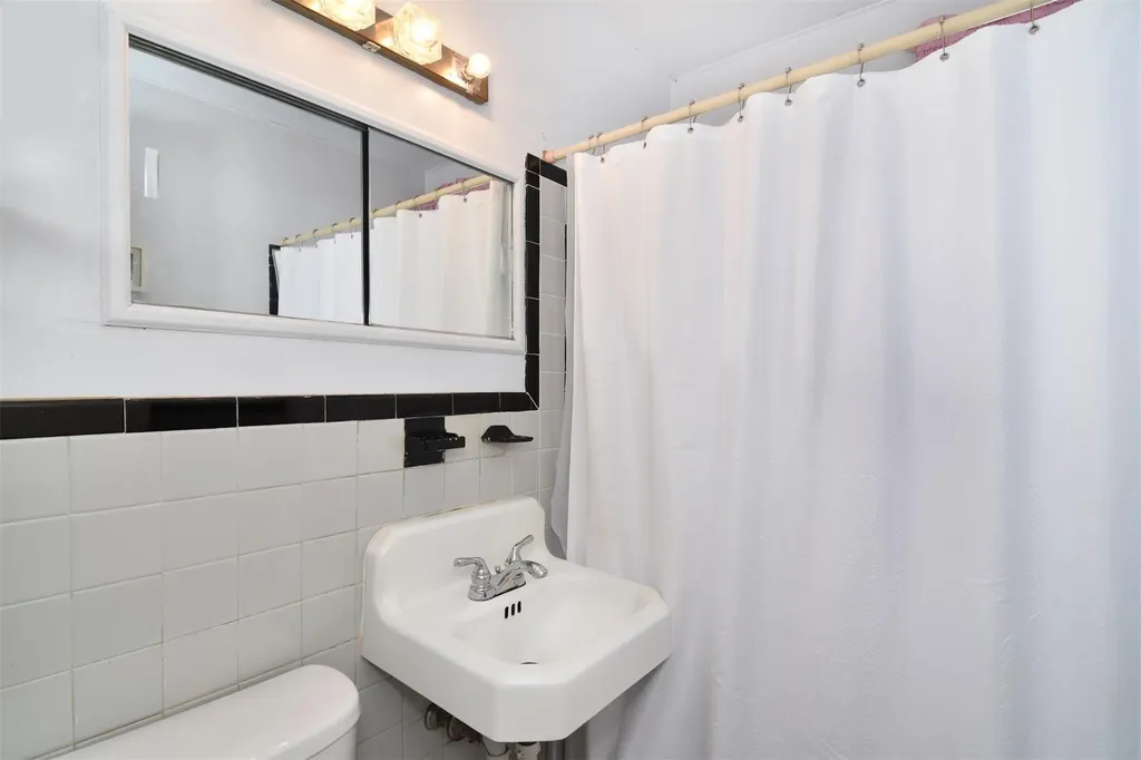 28 Kathwood Road Yonkers NY 10710