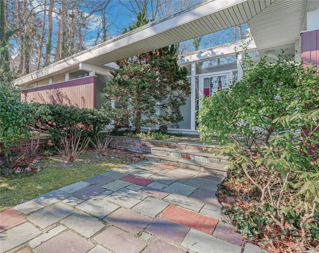 211 E Shore Road Great Neck NY 11023