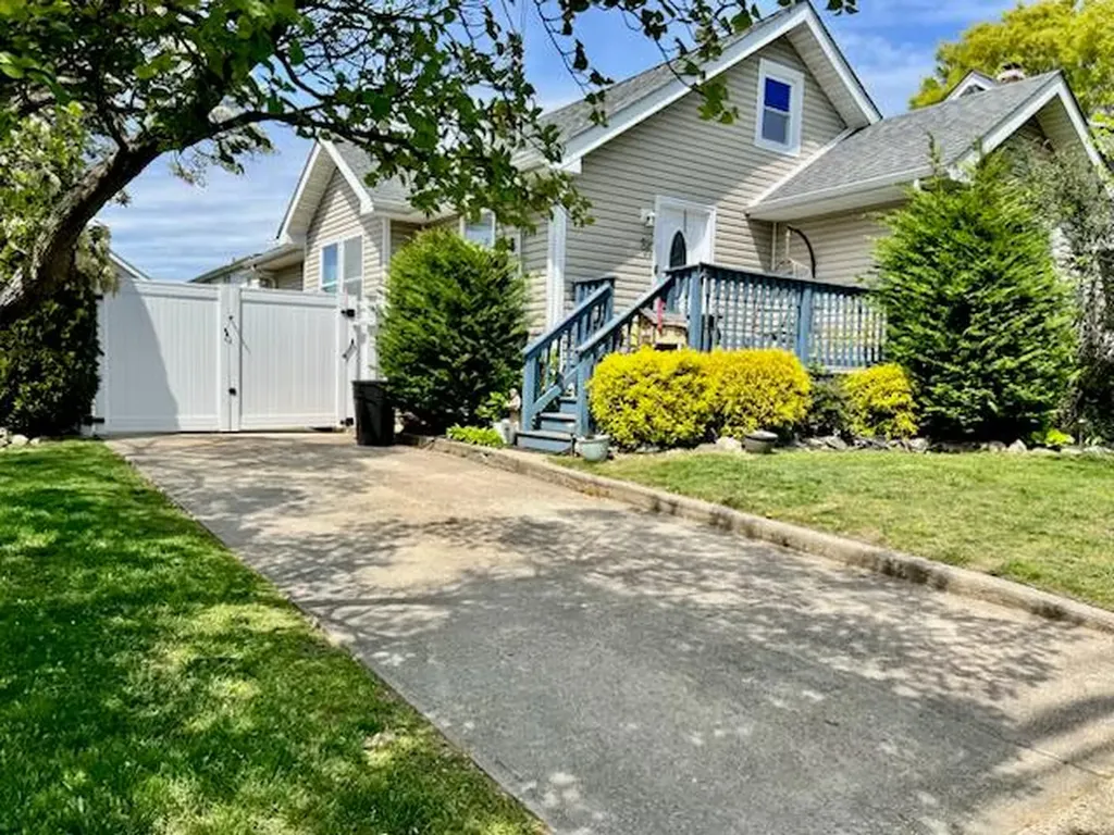 36 Harrington Avenue Babylon NY 11757