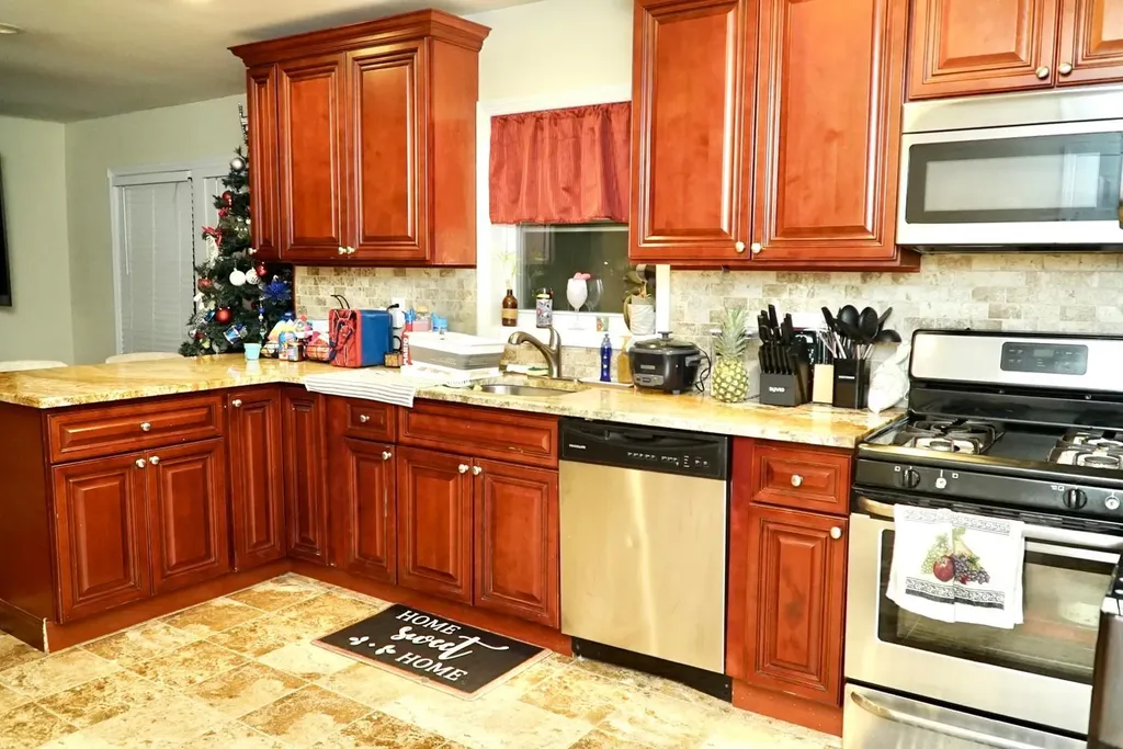 36 Harrington Avenue Lindenhurst NY 11757