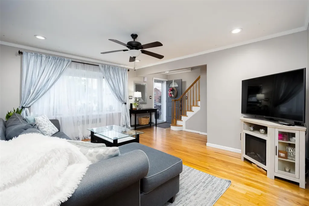 163 Bellevue Avenue Oceanside NY 11572