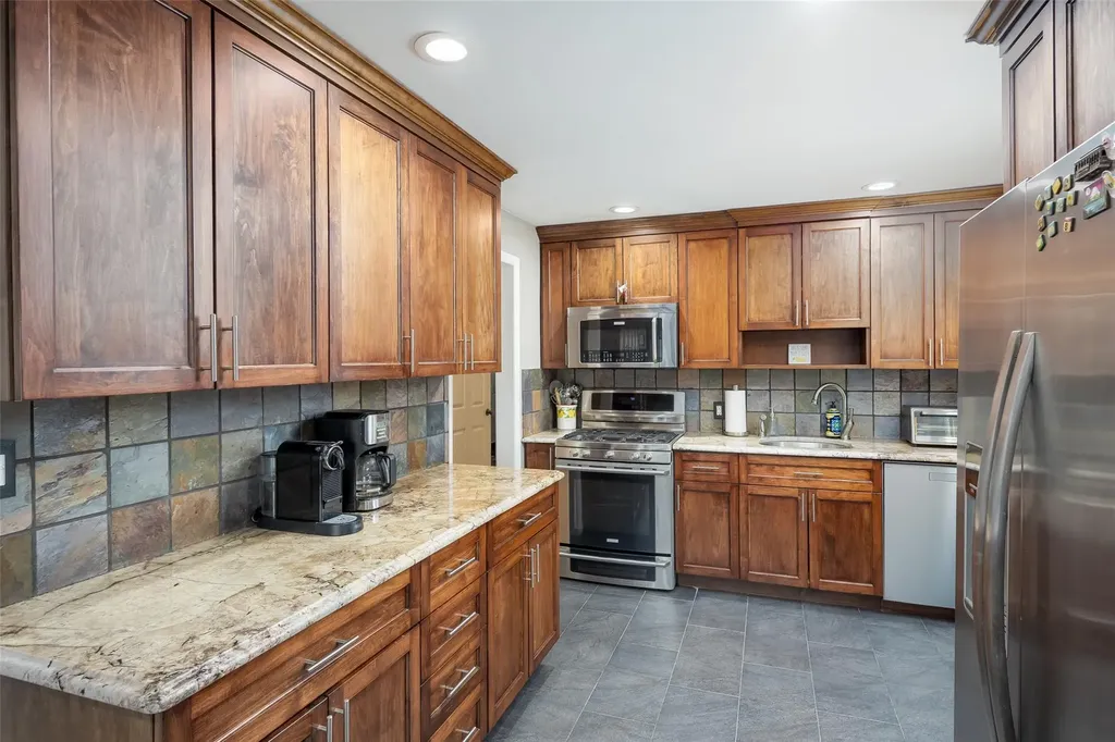 163 Bellevue Avenue Oceanside NY 11572