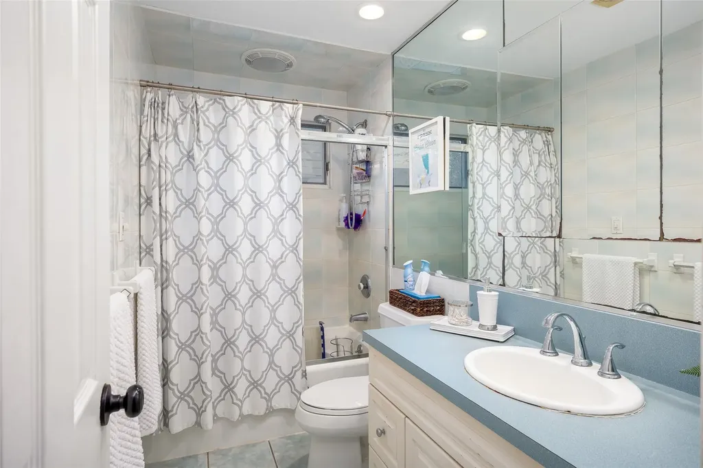 163 Bellevue Avenue Oceanside NY 11572