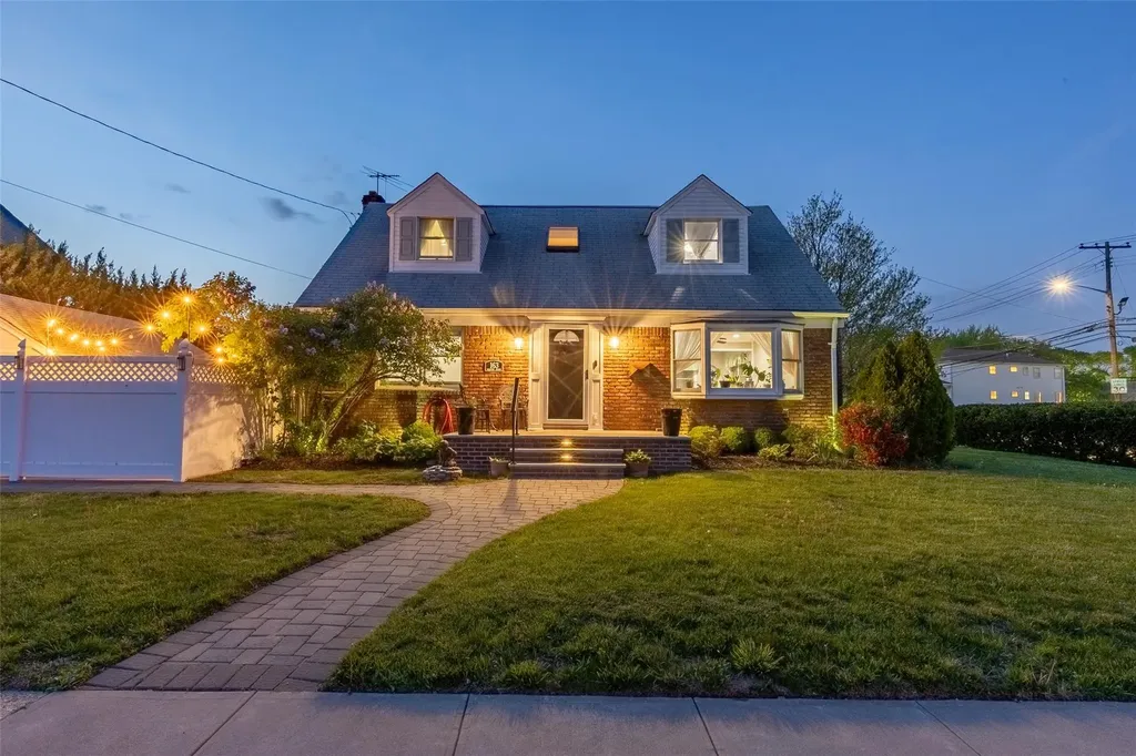 163 Bellevue Avenue Oceanside NY 11572