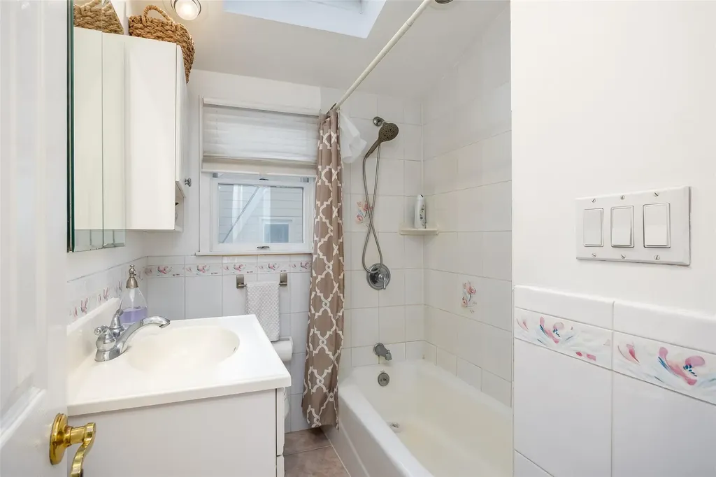163 Bellevue Avenue Oceanside NY 11572