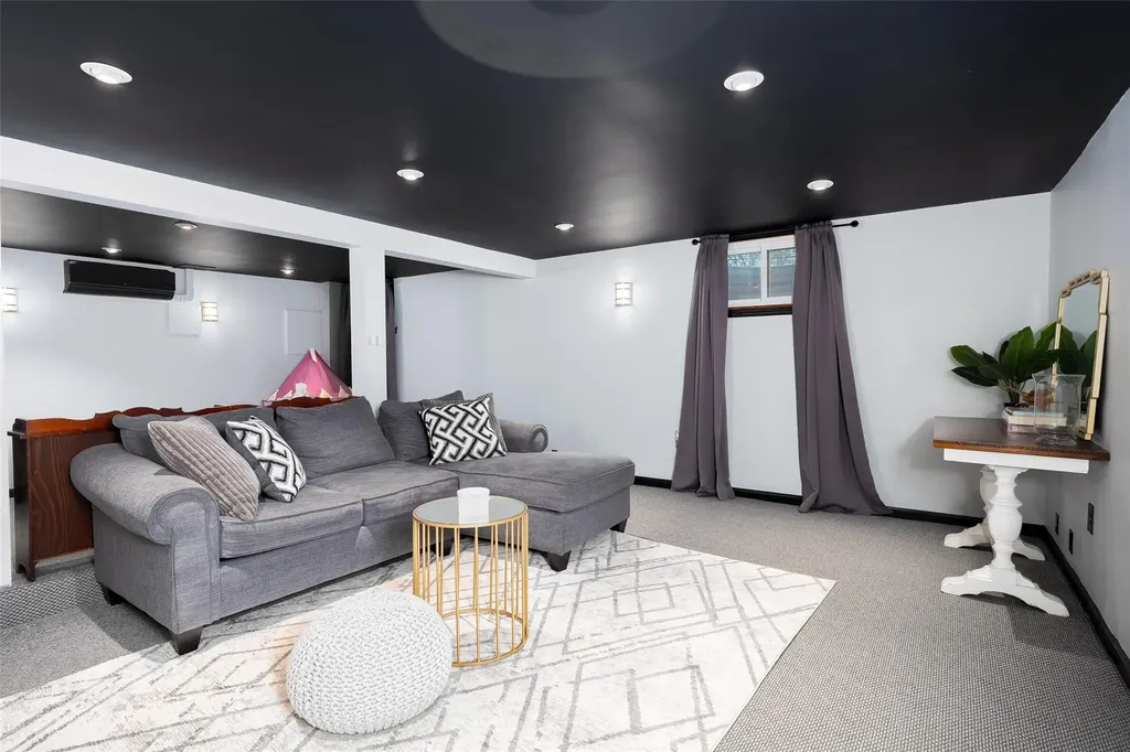 163 Bellevue Avenue Oceanside NY 11572