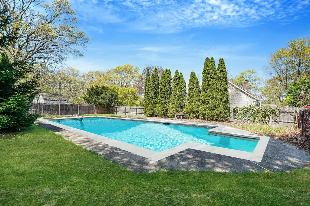 156 Maple Street Medford NY 11763
