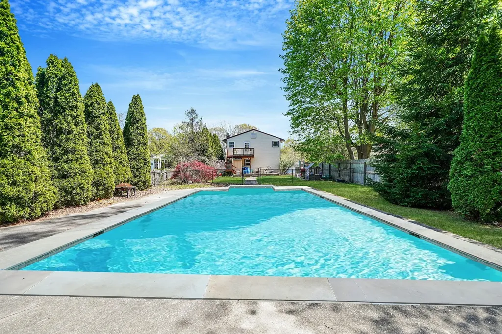 156 Maple Street Medford NY 11763