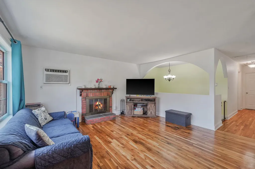 156 Maple Street Medford NY 11763