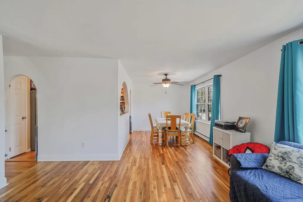 156 Maple Street Medford NY 11763