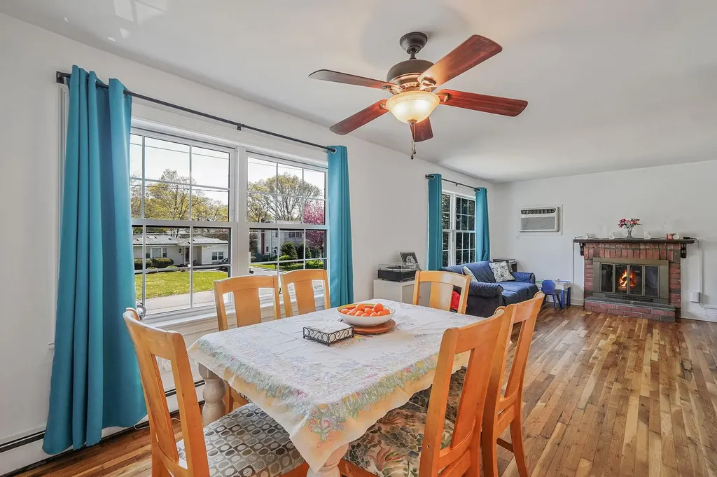 156 Maple Street Medford NY 11763