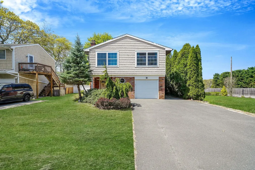 156 Maple Street Medford NY 11763