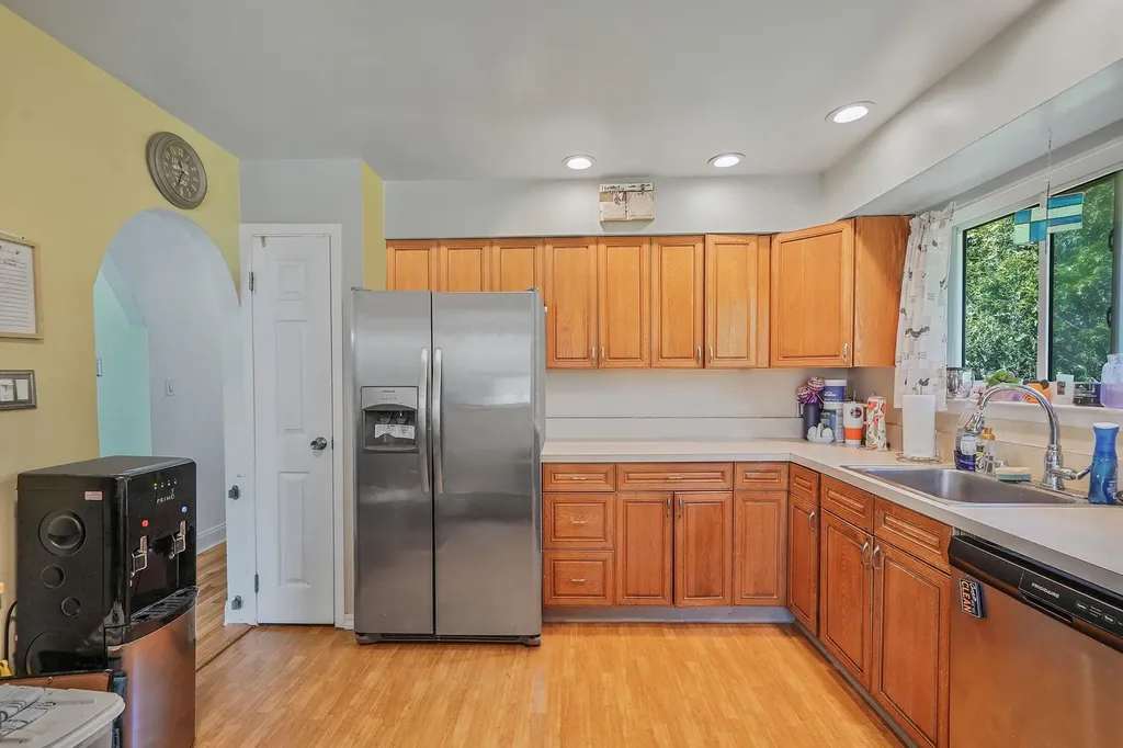 156 Maple Street Medford NY 11763