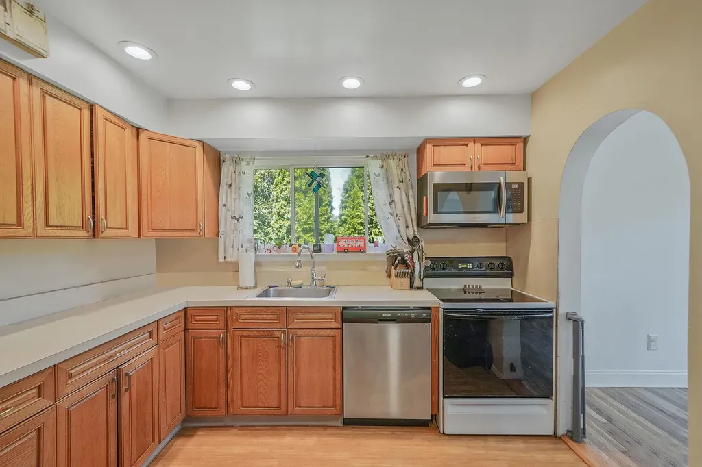 156 Maple Street Medford NY 11763