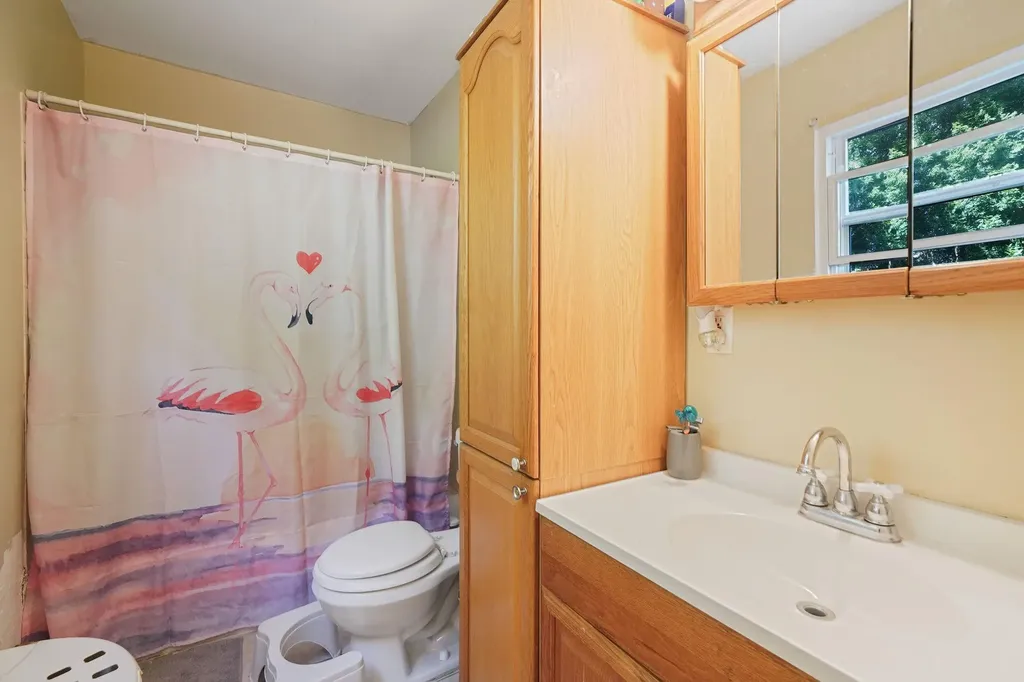 156 Maple Street Medford NY 11763