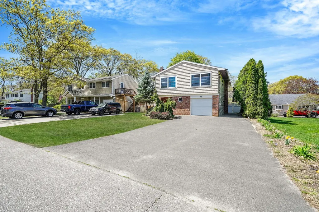 156 Maple Street Medford NY 11763
