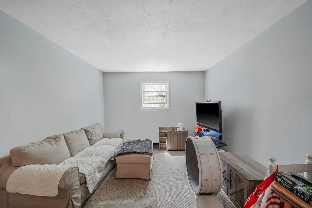 156 Maple Street Medford NY 11763