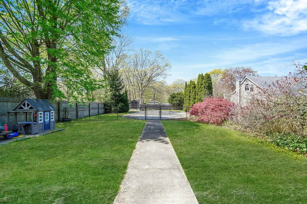 156 Maple Street Medford NY 11763