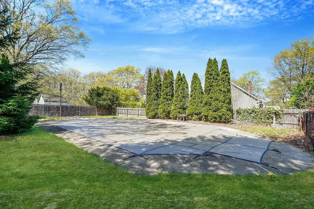 156 Maple Street Medford NY 11763