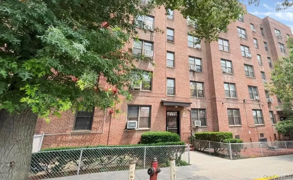 745 E 231 Street Bronx NY 10466