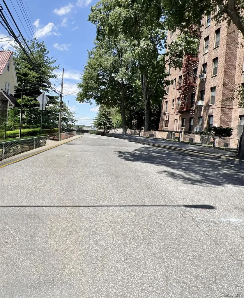 745 E 231 Street Bronx NY 10466