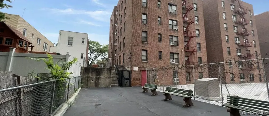 745 E 231 Street Bronx NY 10466