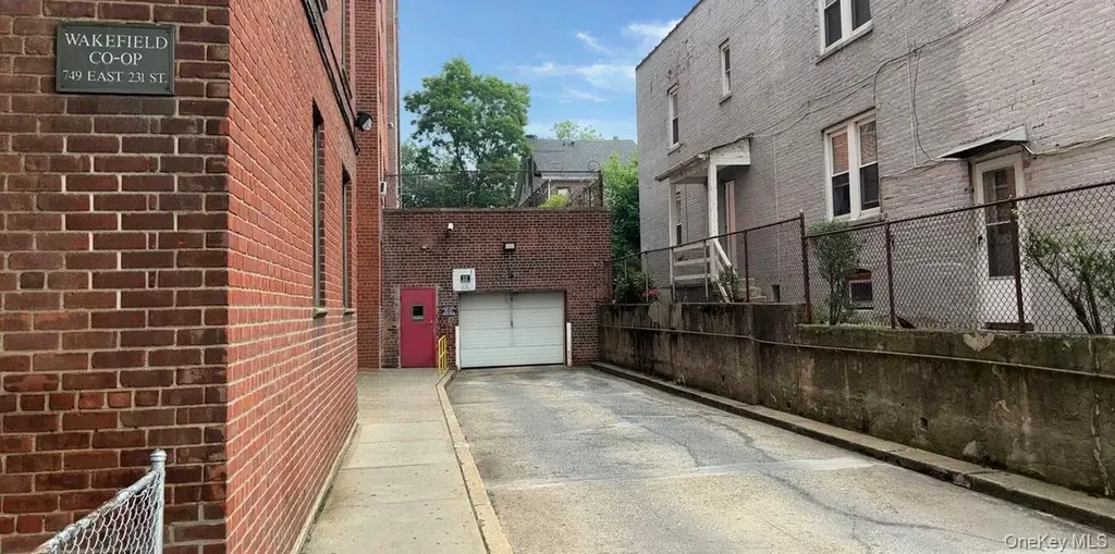 745 E 231 Street Bronx NY 10466